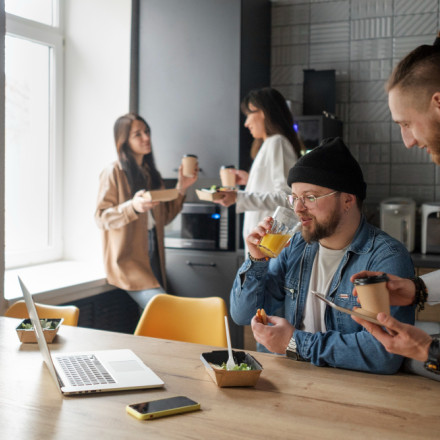 Top 5 Benefits of Coworking Spaces for Creatives and Freelancers